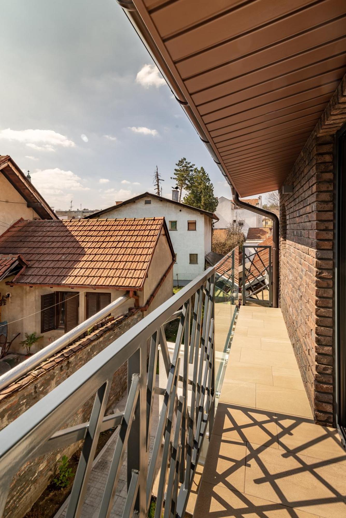 Central Point Valjevo Kültér fotó